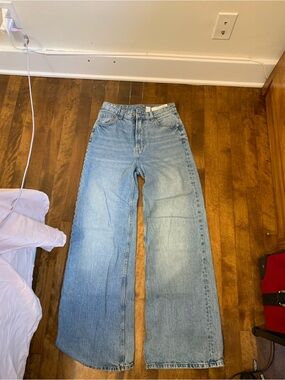 Divided Light Blue Wide-Leg Jeans